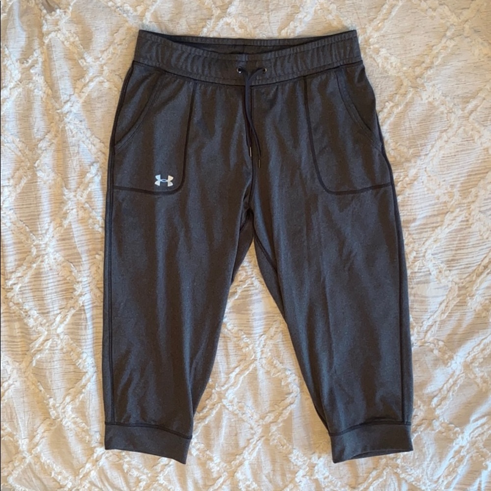 Capri athletic pants with drawstring waistband